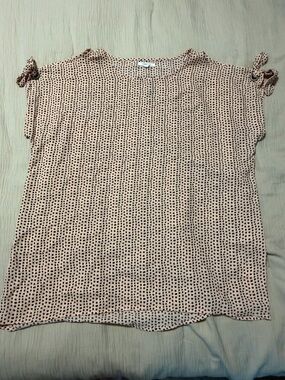 Maurices Women’s Pink and Black Polka Dot Short Sleeve Top